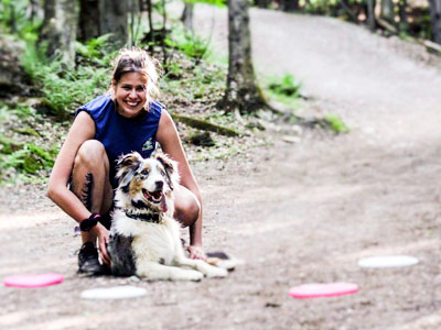 Banjo, chien qui était agressif, avant l'éducation canine